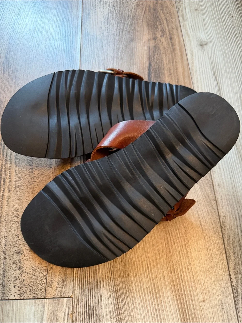 Men’s Donald J. Pliner Leather Slip-On Sandals, Size 9.